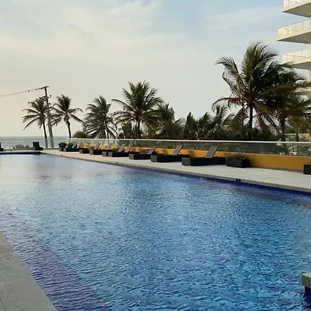 Lux Beachfront Apartment *